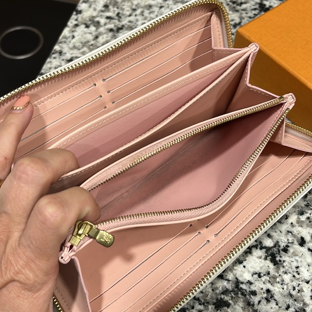 Louis Vuitton Coussin Wallet w/box & dustbag COA included - Picture 6 of 13